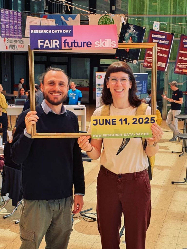 Bild von Benjamin Golub-Overbeck und Yvana Glasenapp auf dem Tag der Forschungsdaten in Bremen