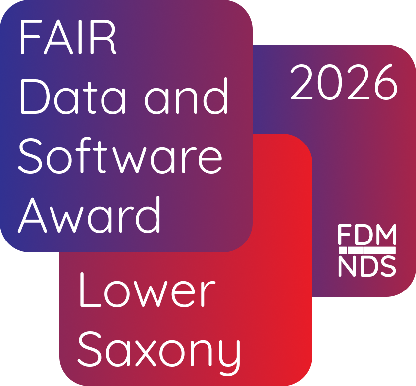 Logo des „FAIR Data and Software Award Lower Saxony 2025“. Links steht der Schriftzug „FAIR Data and Software Award Lower Saxony 2025“ in weißer Schrift auf einem Farbverlauf von Violett zu Rot. Rechts ist ein stilisierter Pferdekopf aus weißen, verbundenen Punkten auf rotem Hintergrund dargestellt. Oben rechts steht „FDM-NDS“